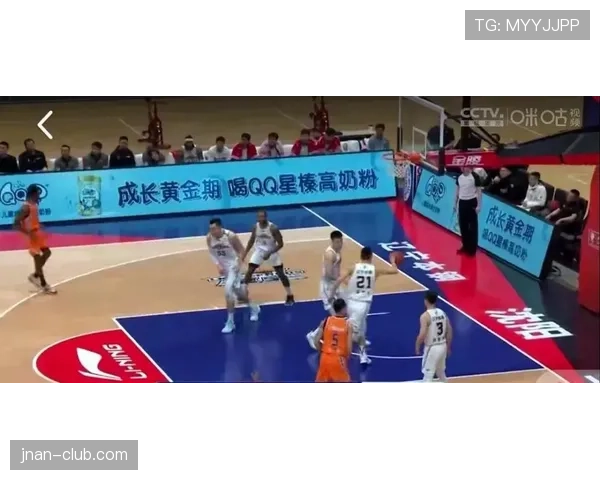 B费中场持球易丢球：出球效率与控球稳定性问题解析